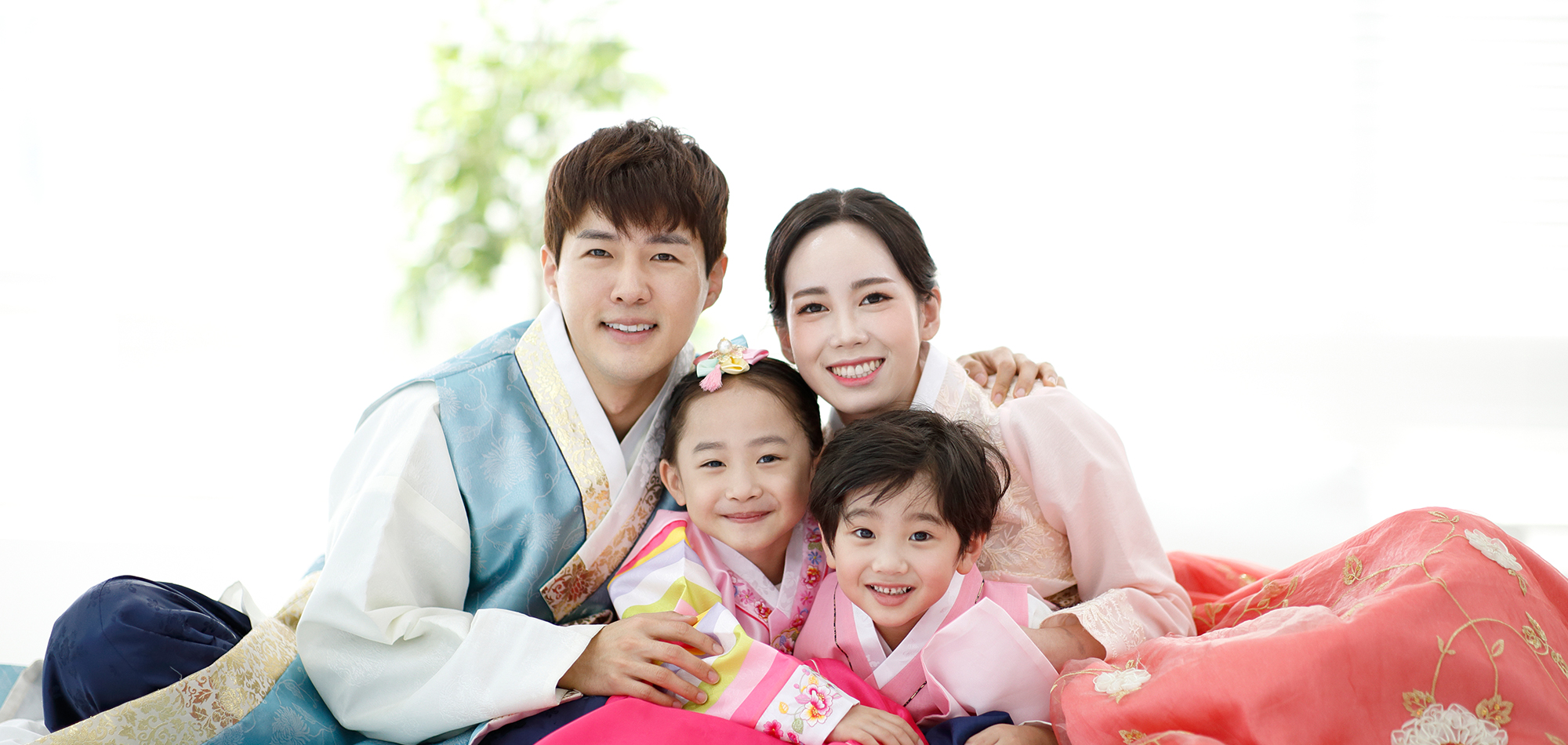 20221114110908_f2yuJlL6.jpg_carousel_울산한복대여전문_더완한복,울산한복대여전문,울산드레스대여,울산혼주한복대여,울산돌한복대여,울산메이크업,울산혼주메이크업,울산돌상대여,울산돌스튜디오,울산돌잔치한복대여,울산돌잔치드레스대여,울산화동드레스대여